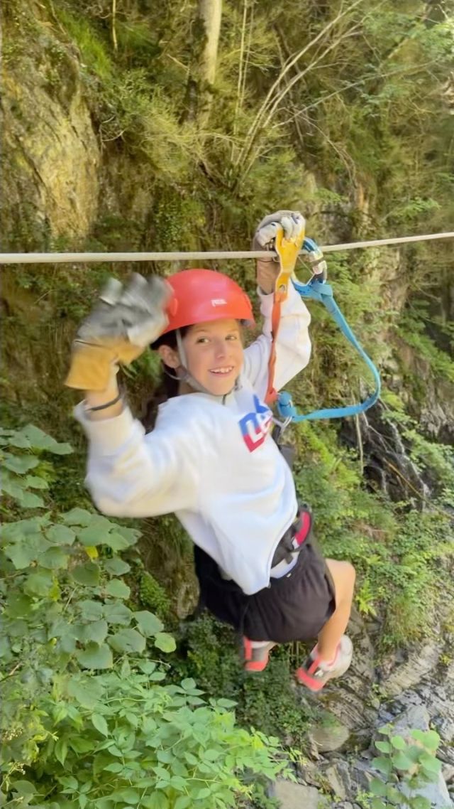 Le meilleur moment de l’année pour faire les tyroliennes, c’est MAINTENANT ! Appelez nous ☀️ #tyroliennes #viaferrata #pontnepalais #luzsaintsauveur #luztourisme #gavarnie #hautespyrénées #adrenaline #foryou #you #pourtoi #fun #nature #montagne #bestoftheday #hiking #climbing #fyp #instagram