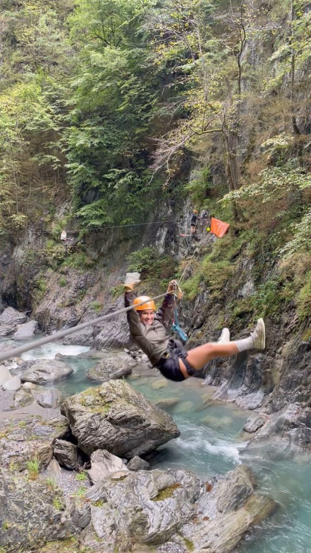 Un petit tour aux tyroliennes avec l’équipe du @grandtourmalet, de @la.laquette et du bike Park de Barèges ! 🌞 🏔️🍔🚲

#tyroliennes #viaferrata #pontnepalais #luzsaintsauveur #grandtourmalet #bikeparkbareges #barèges #luztourisme #gavarnie #hautespyrénées #adrenaline #foryou #you #pourtoi #fun #nature #montagne #bestoftheday #hiking #climbing #fyp #instagram